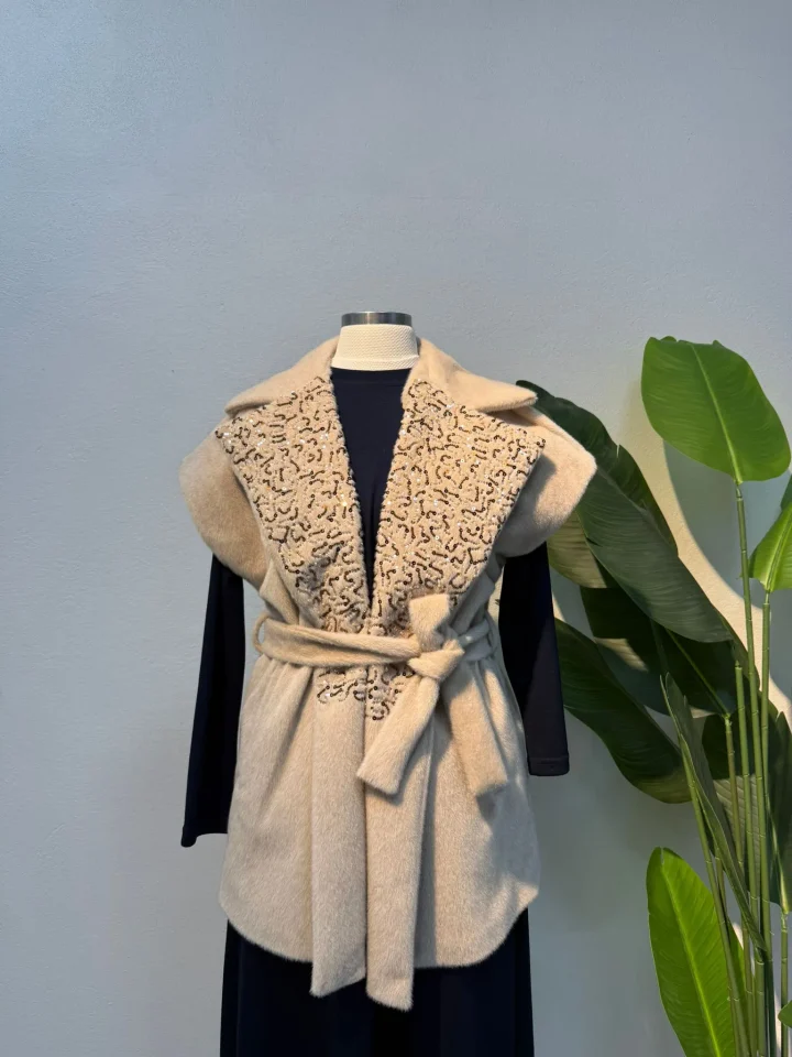 Boncuk İşlemeli Kürk Yelek Krem - Entare Butik Boncuk İşlemeli Kürk Yelek Krem - Entare Butik