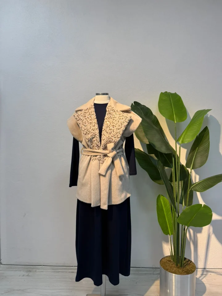 Boncuk İşlemeli Kürk Yelek Krem - Entare Butik