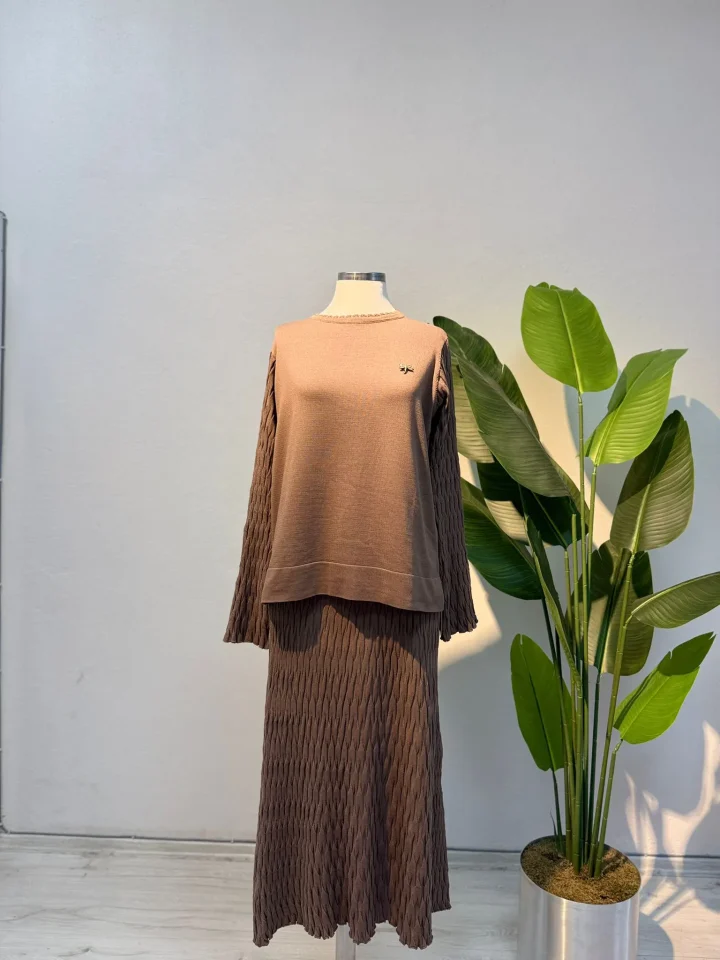 Broş Detay Merserize Etekli Takım Sutlu Kahve - Entare Butik