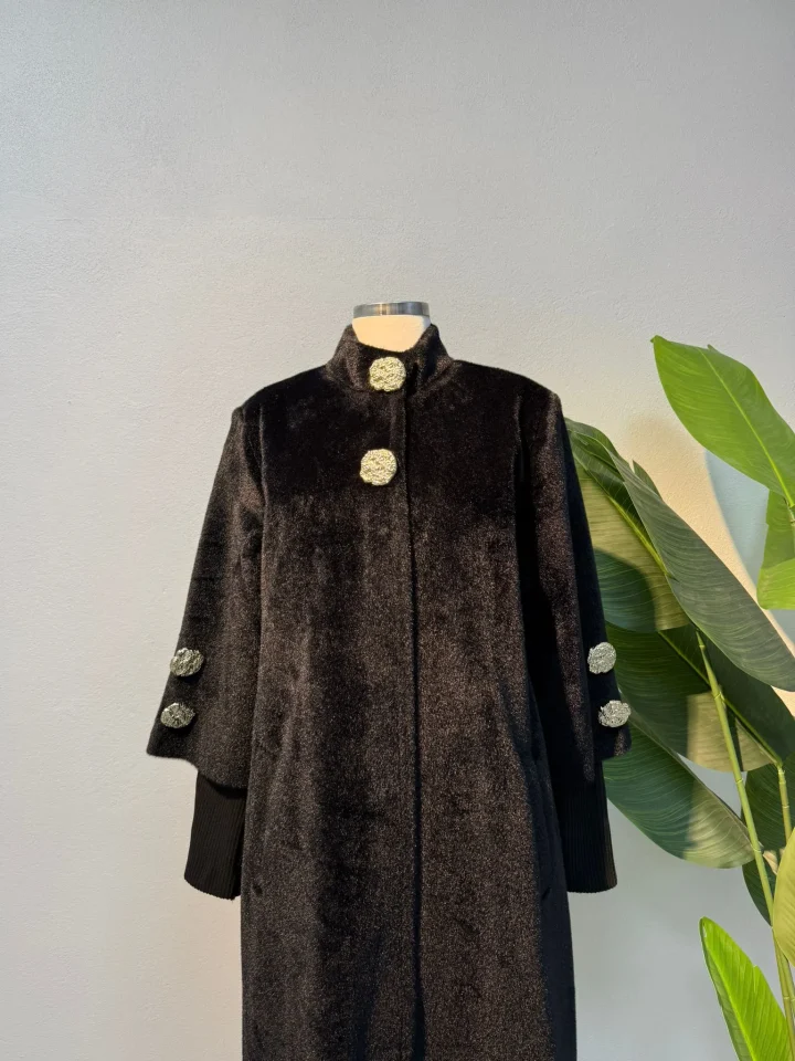 Broş Detaylı Kürk Kaban Siyah - Entare Butik