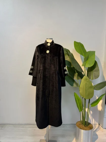 Broş Detaylı Kürk Kaban Siyah - Entare Butik