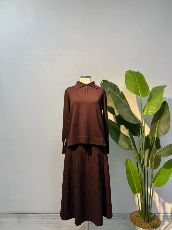 Polo Yaka Düğmeli Merserize Etekli Takım Sütlü Acı Kahve - Entare Butik Polo Yaka Düğmeli Merserize Etekli Takım Sütlü Acı Kahve - Entare Butik