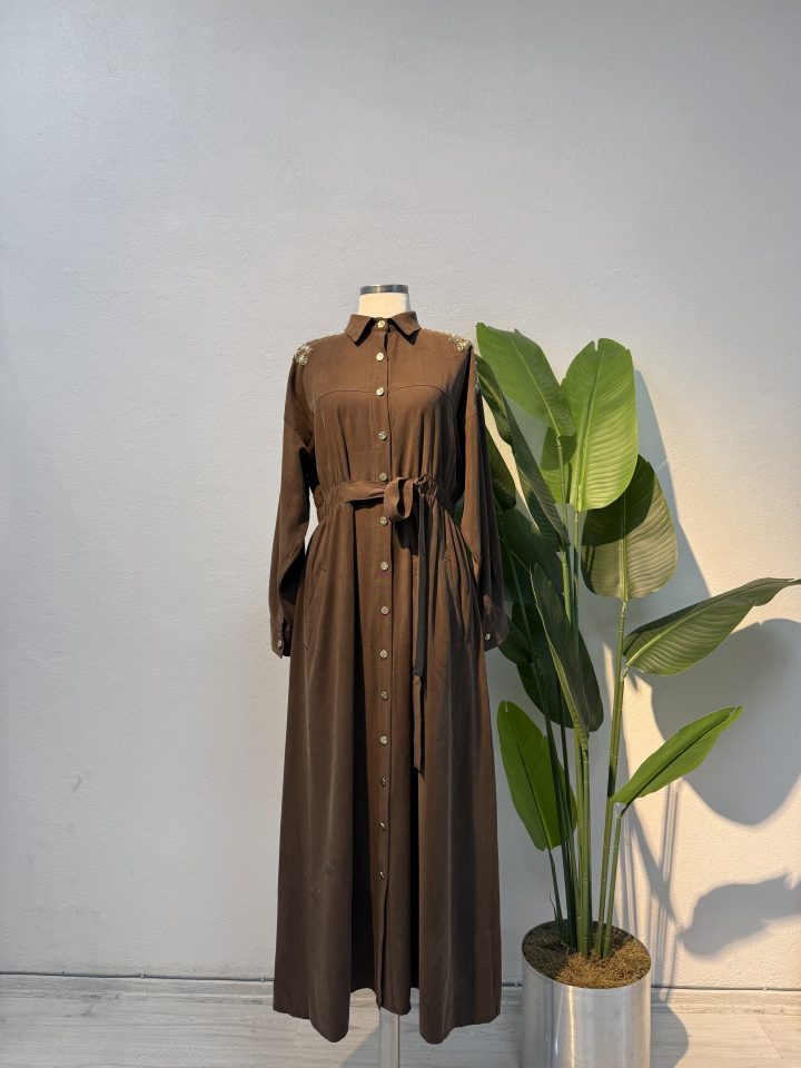 Omuz Nakışlı Düğmeli Elbise – Kahverengi Entare Butik