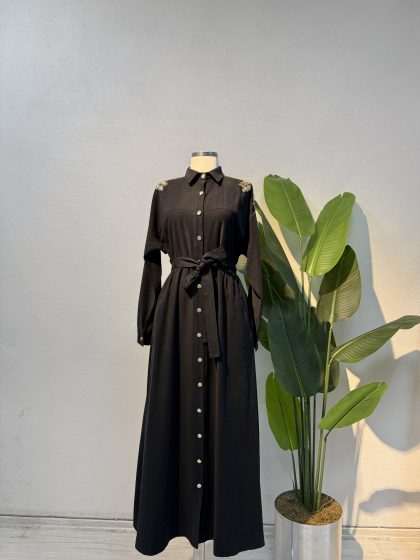 Omuz Nakışlı Düğmeli Elbise – Siyah Entare Butik