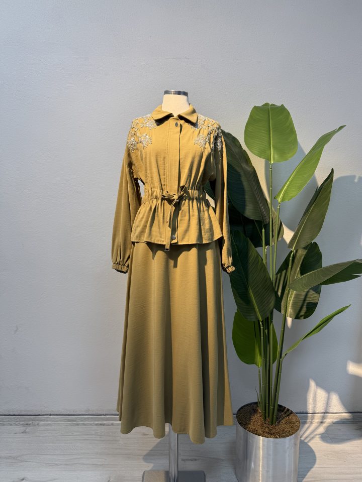 İşleme Detaylı Etekli Takım – Yağ Yeşili Entare Butik